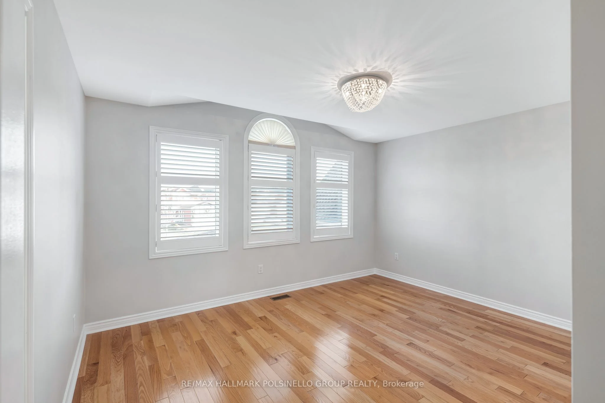 675 College Manor Drive, Newmarket, ON L3Y 8M1