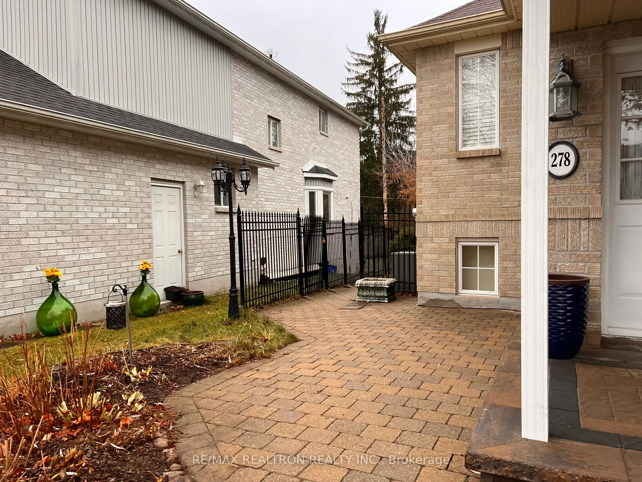278 Sheridan Court Bsmt, Newmarket, ON L3Y 8P9