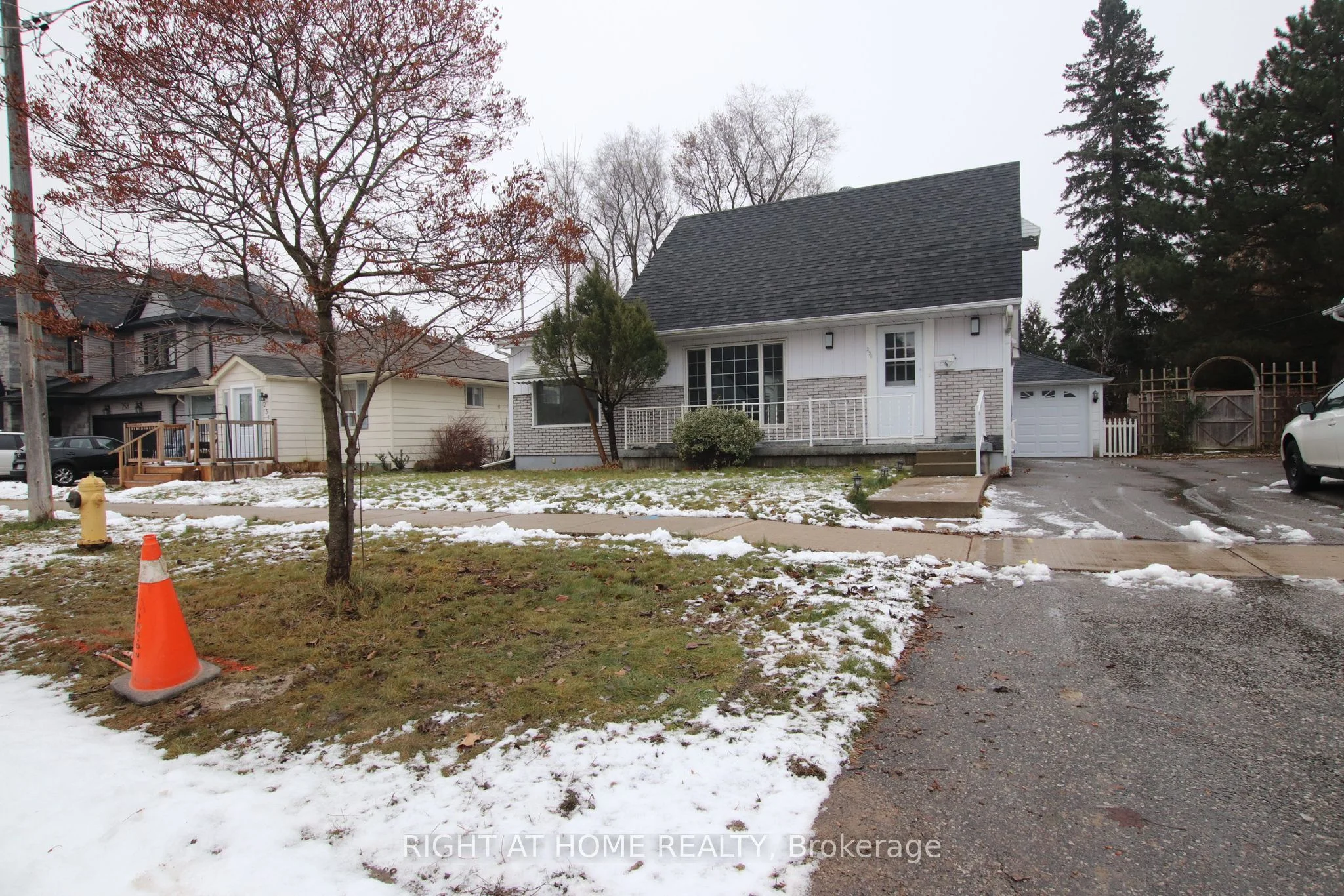 250 Andrew Street, Newmarket, On L3y 1h2