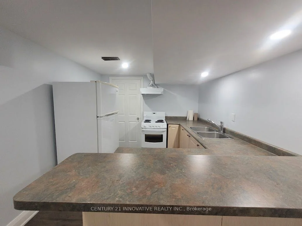 733 Sunnypoint Drive Bsmt, Newmarket, On L3y 2z7