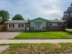 61 Parkside Drive Bsmt, Newmarket, ON L3Y 4R7