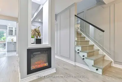 32 Hillview Drive N, Newmarket, On L3y 4h9