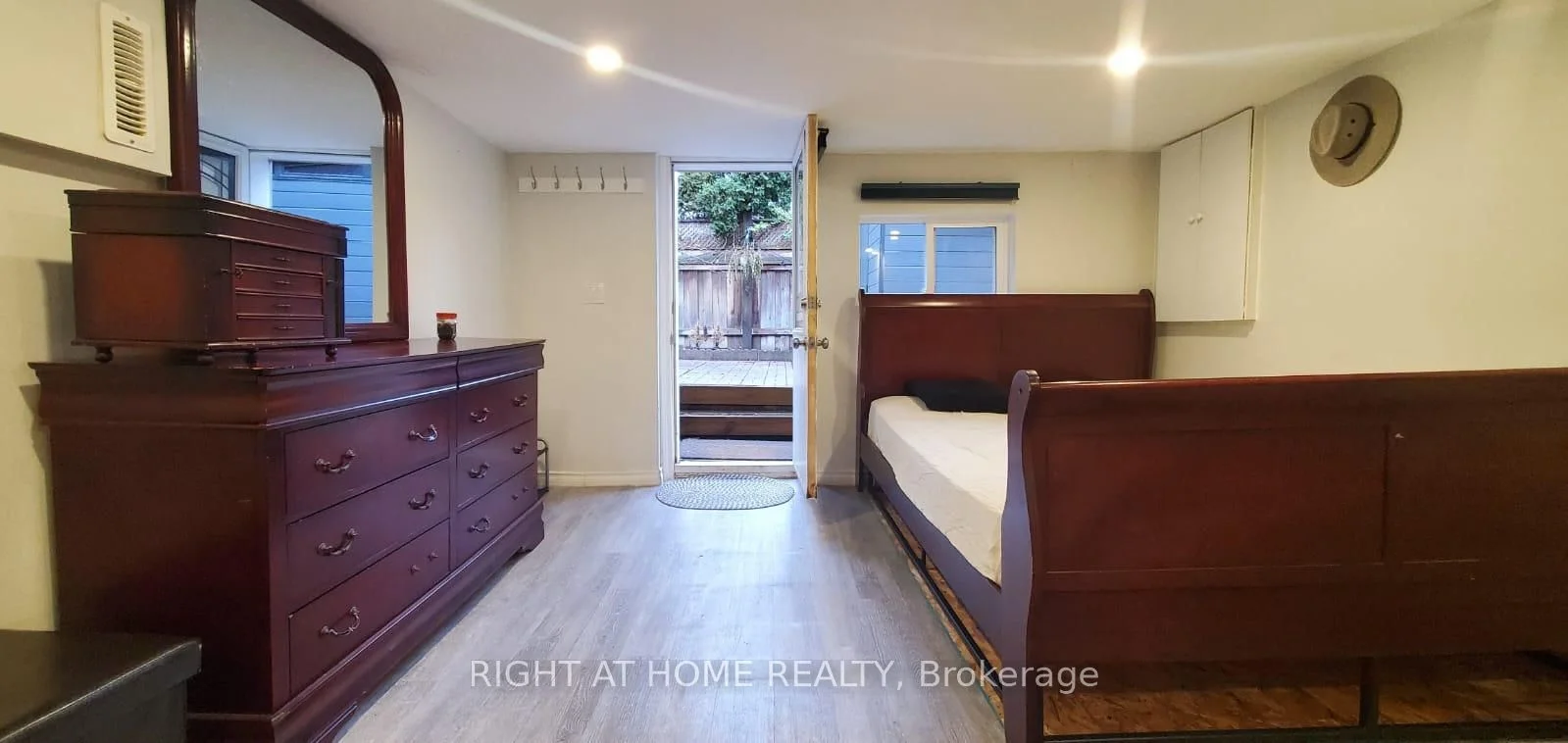 96 Mill Street, Richmond Hill, On L4c 4a7