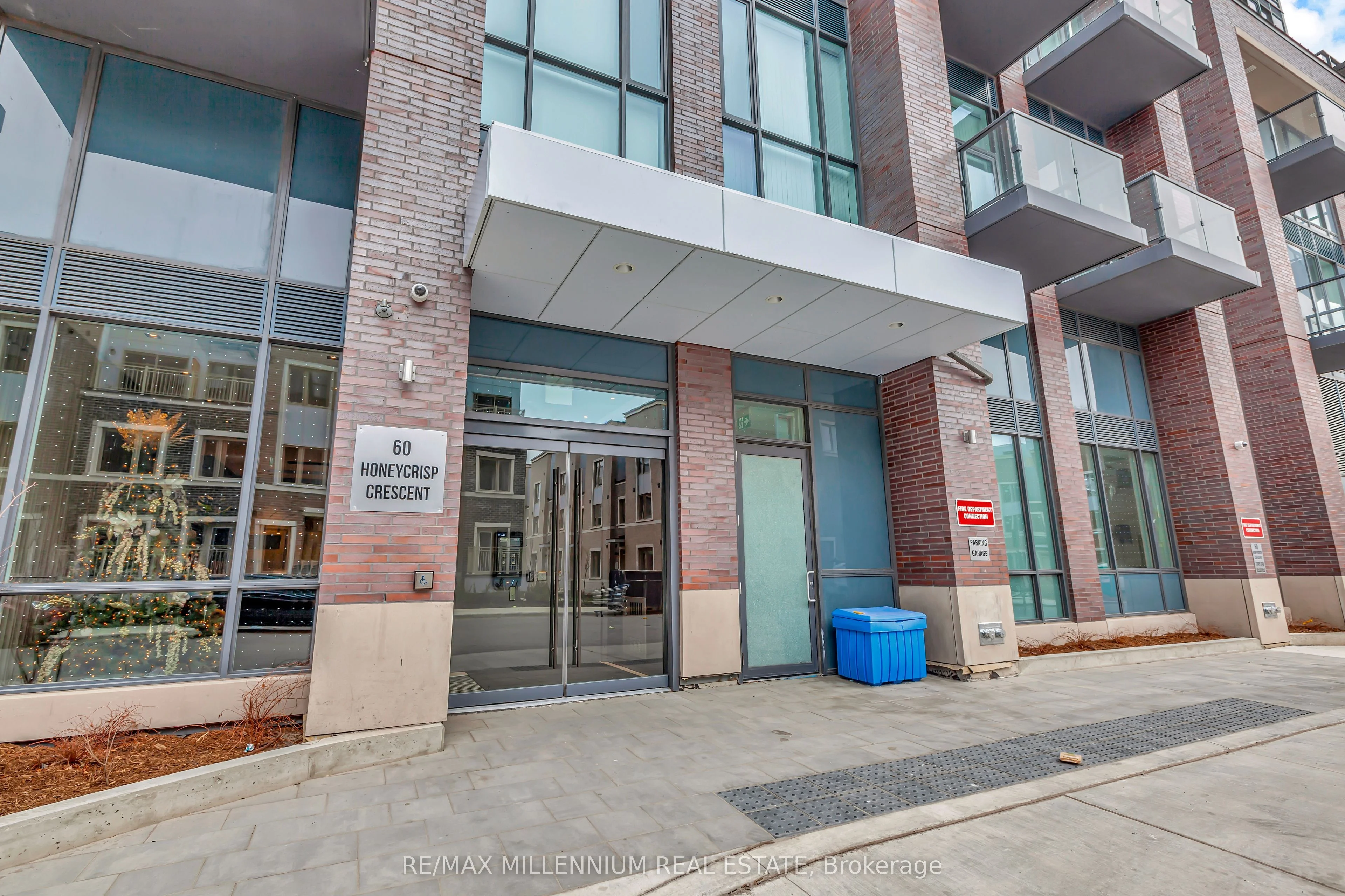 60 Honeycrisp Crescent 1605, Vaughan, On L4k 0n5