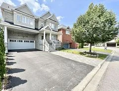 90 Crowther Drive, Newmarket, On L3x 3g4