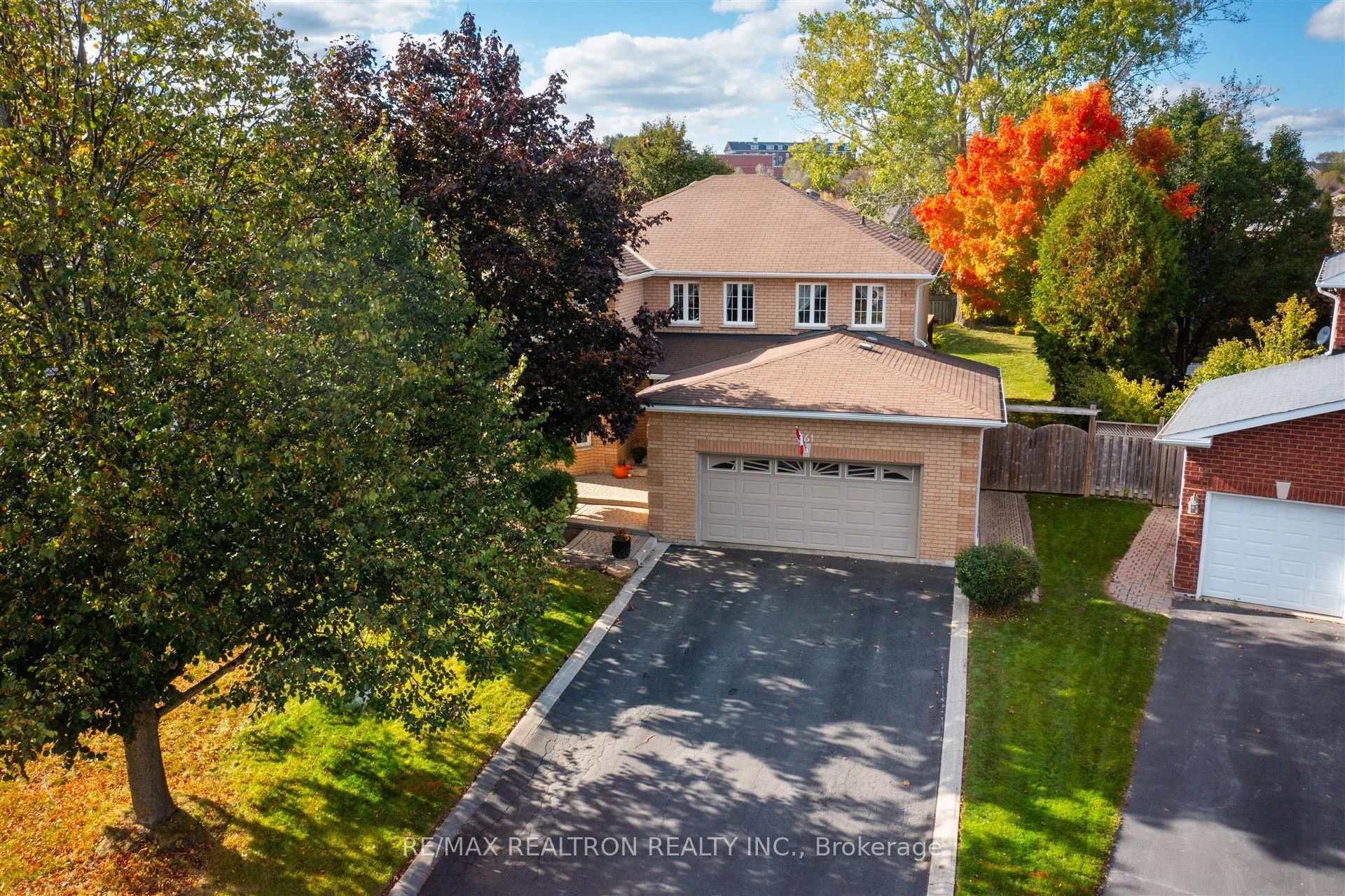 561 Roeder Court, Newmarket, ON L3Y 8L2