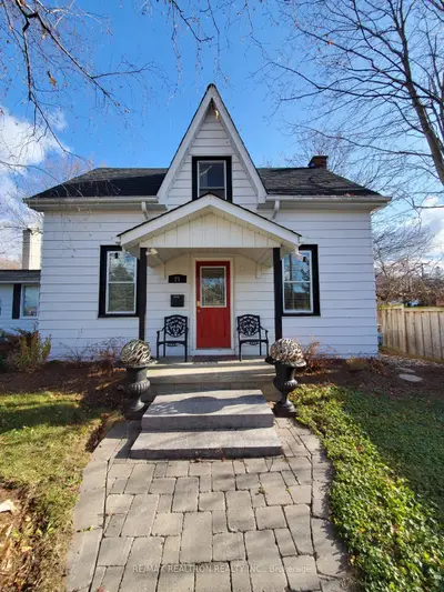 21 Victoria Street, East Gwillimbury, On L0g 1m0