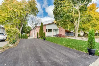 323 Kerswell Drive N Main, Richmond Hill, ON L4C 2X1