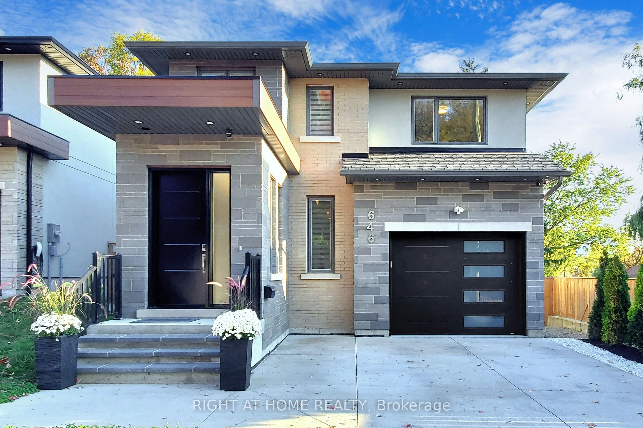 646 Srigley Street, Newmarket, ON L3Y 1W9