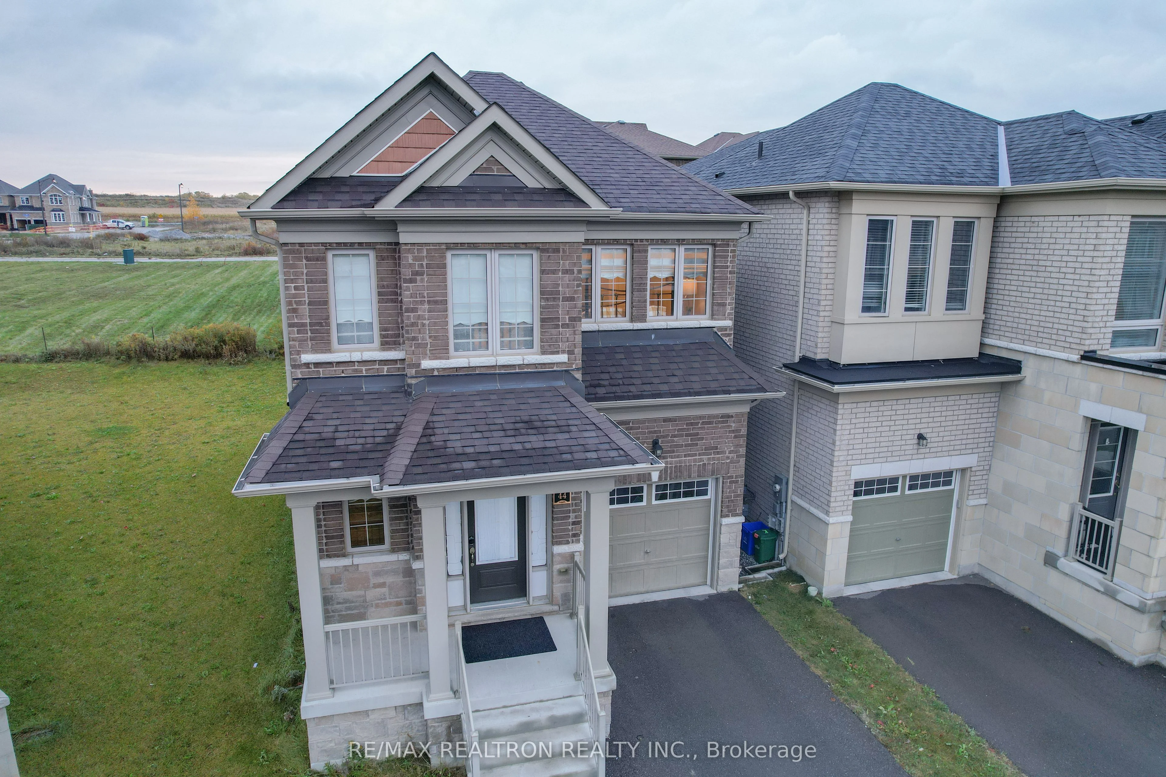 44 Falconridge Terrace E, East Gwillimbury, On L9n 0r2