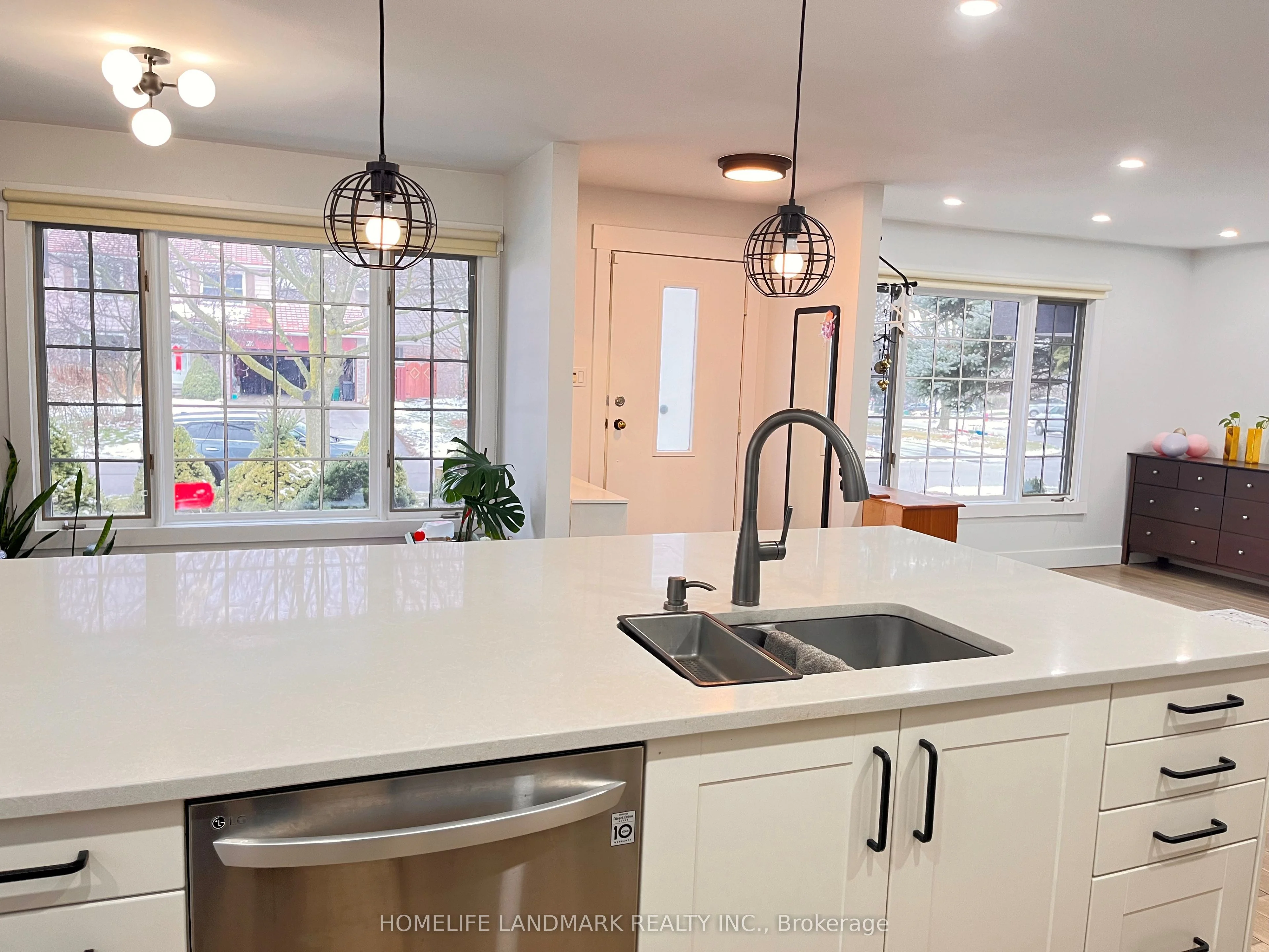 77 Ashton Road E, Newmarket, ON L3Y 5R6