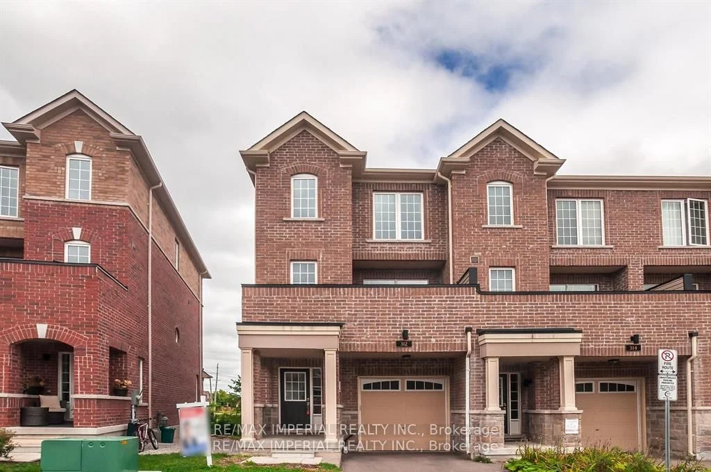 312 Clay Stones Street, Newmarket, On L3x 0m1