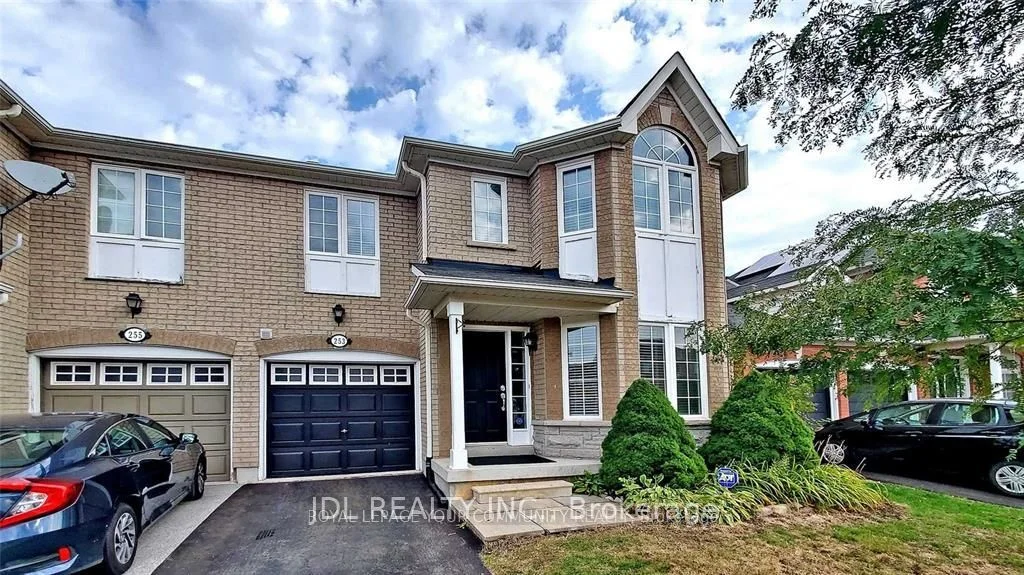 253 Marble Place, Newmarket, On L3x 2r7
