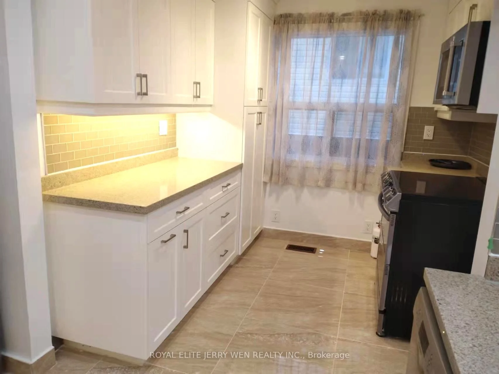 266 Woodycrest Avenue, Georgina, On L4p 2w2