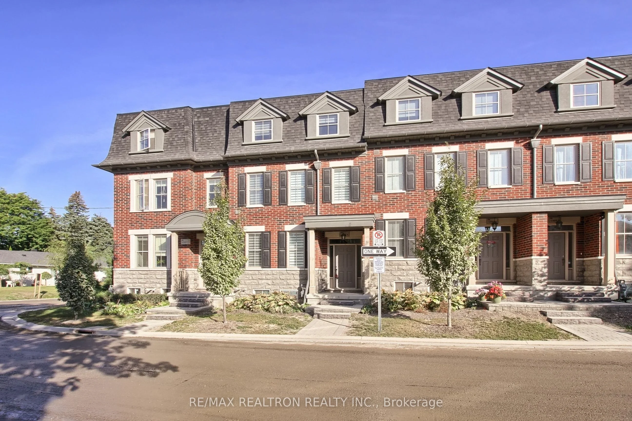 8 Church Street 6, Vaughan, ON L6A 5A8