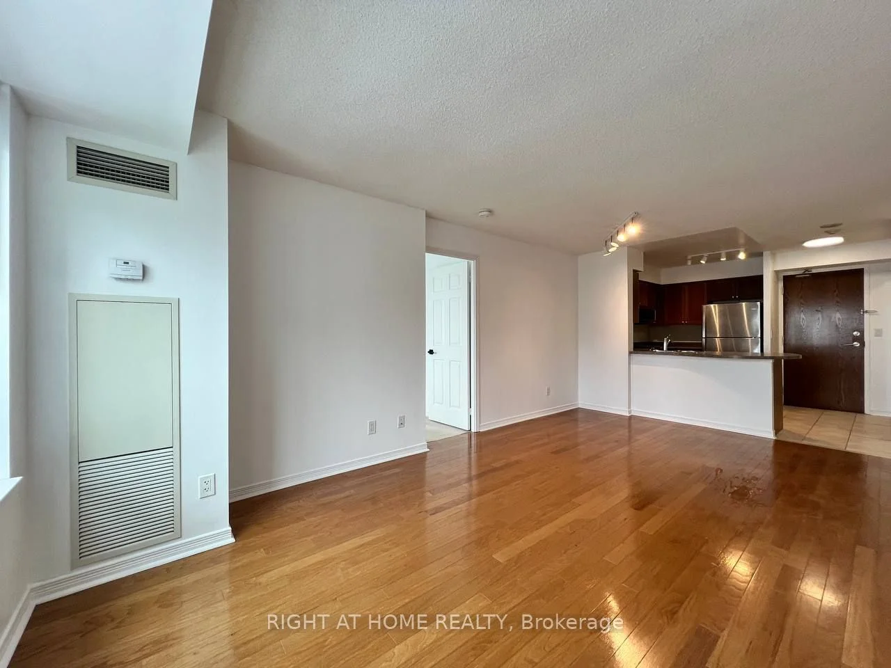 11 Oneida Crescent 1202, Richmond Hill, ON L4B 0A1