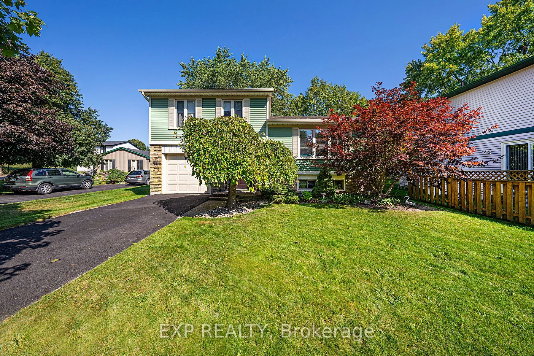 315 Clematis Road, Newmarket, On L3y 5k7