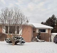 124 Cherrywood Drive Main, Newmarket, On L3y 2x7