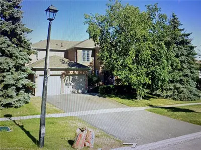 833 Lockwood Circle, Newmarket, ON L3X 1K8