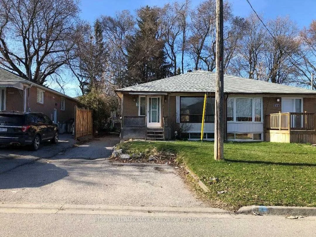 207 Septonne Avenue, Newmarket, On L3y 2w5