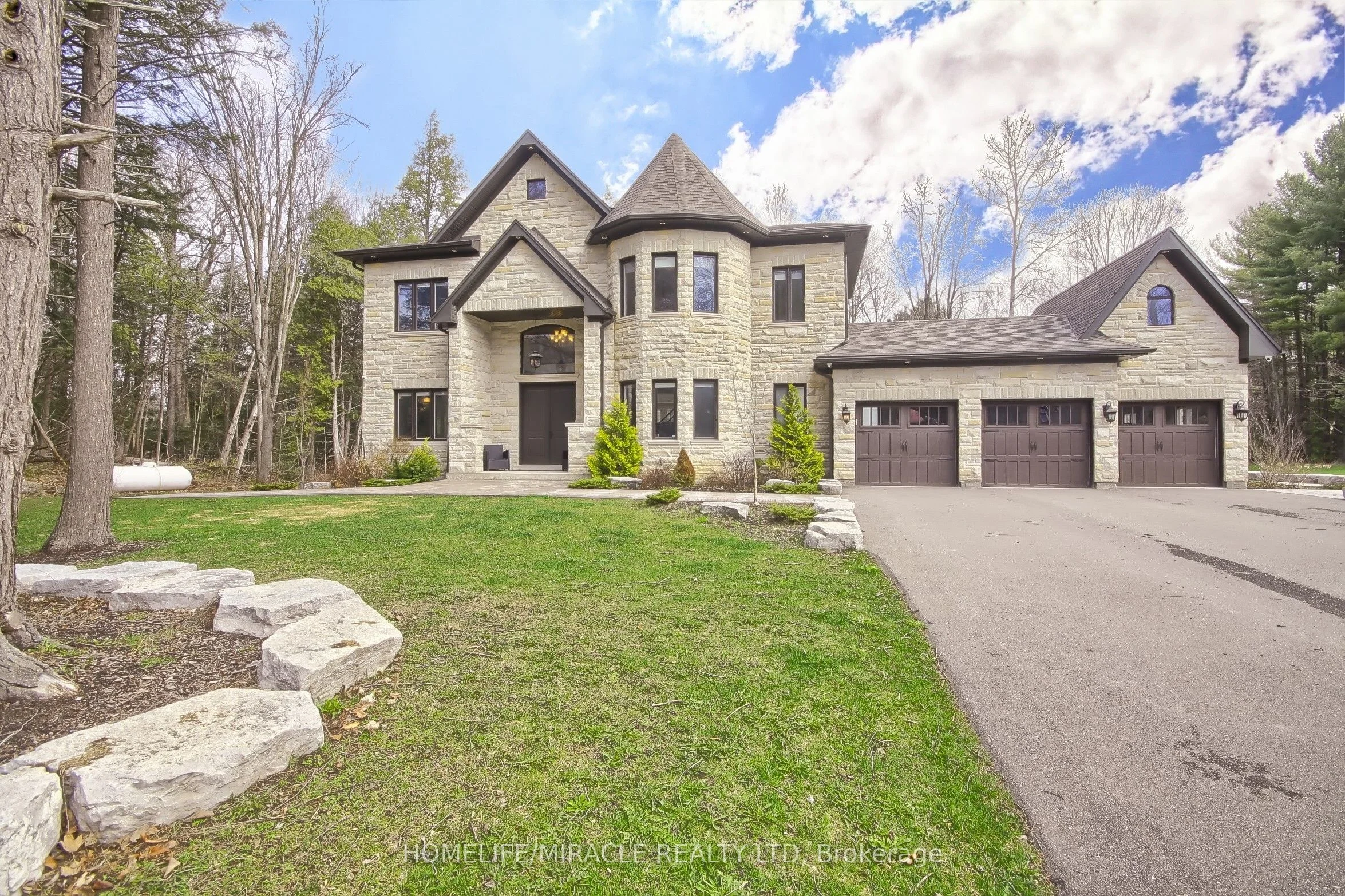 2 SUGAR MAPLE Lane, Adjala-Tosorontio, ON L0G 1L0