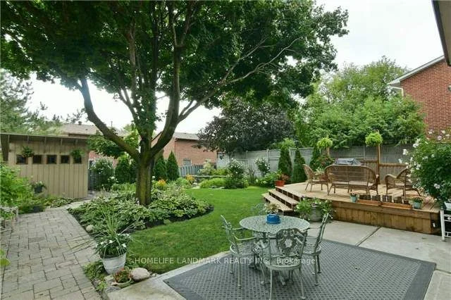 205 Hampton Court, Newmarket, On L3y 6j5