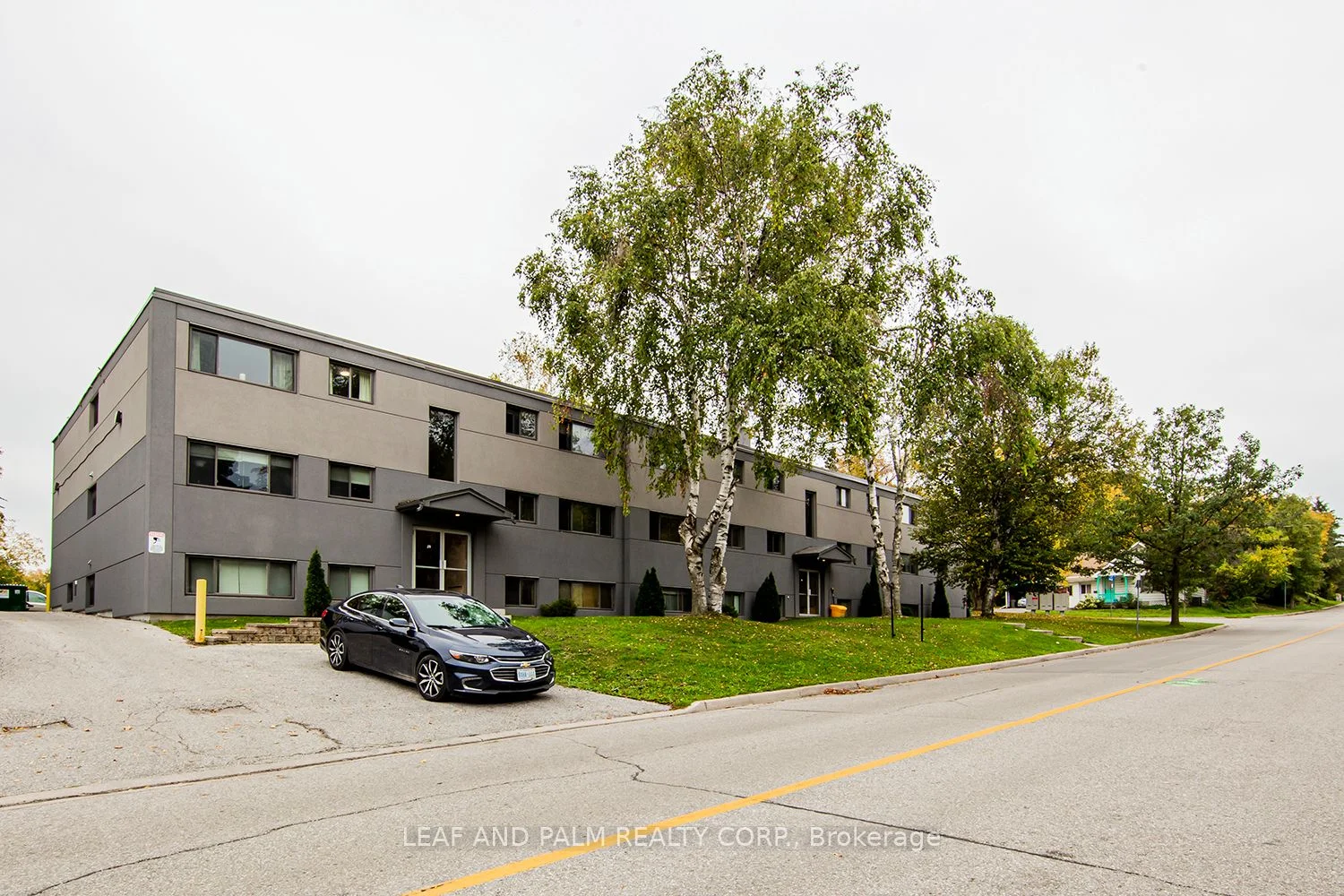 370 Penn Avenue 201, Newmarket, ON L3Y 2S9