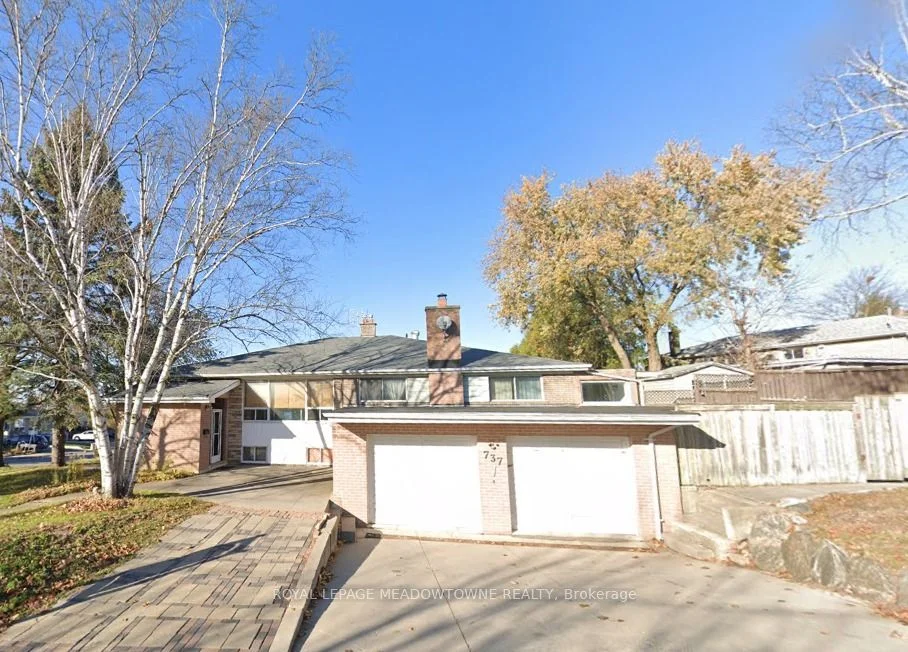737 Botany Hill Crescent A, Newmarket, ON L3Y 3A7