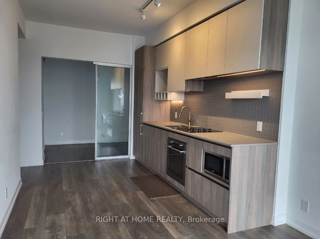 950 Portage Parkway 3907, Vaughan, On L4k 0j7