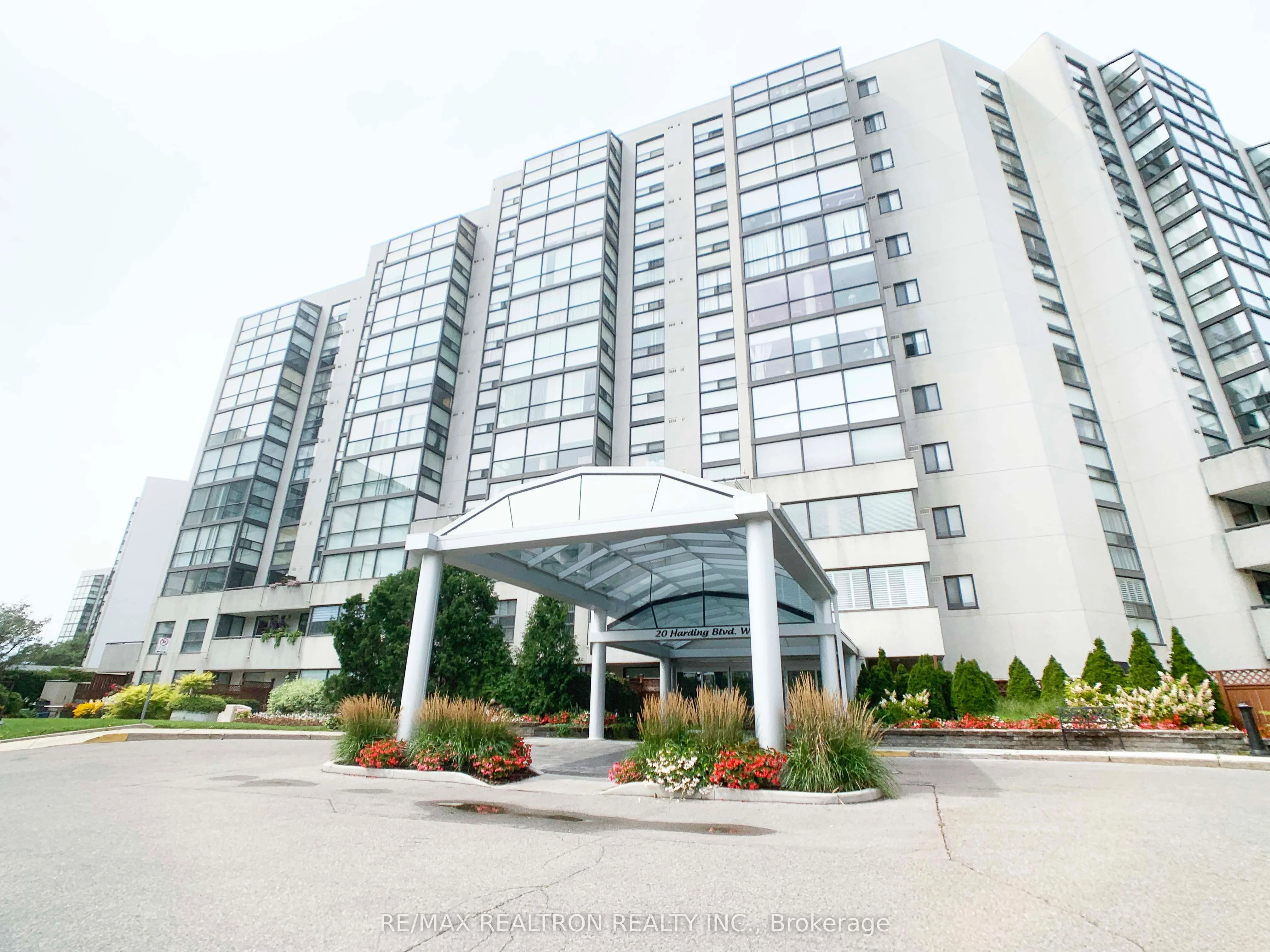 20 Harding Boulevard 102, Richmond Hill, On L4c 9s4