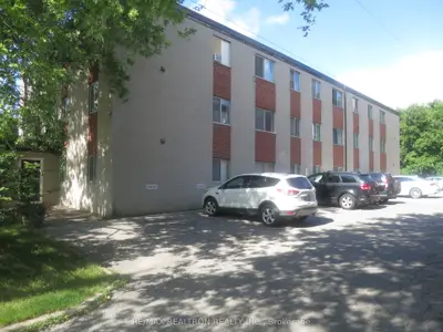 41 Huron Heights Drive 10, Newmarket, On L3y 3j8