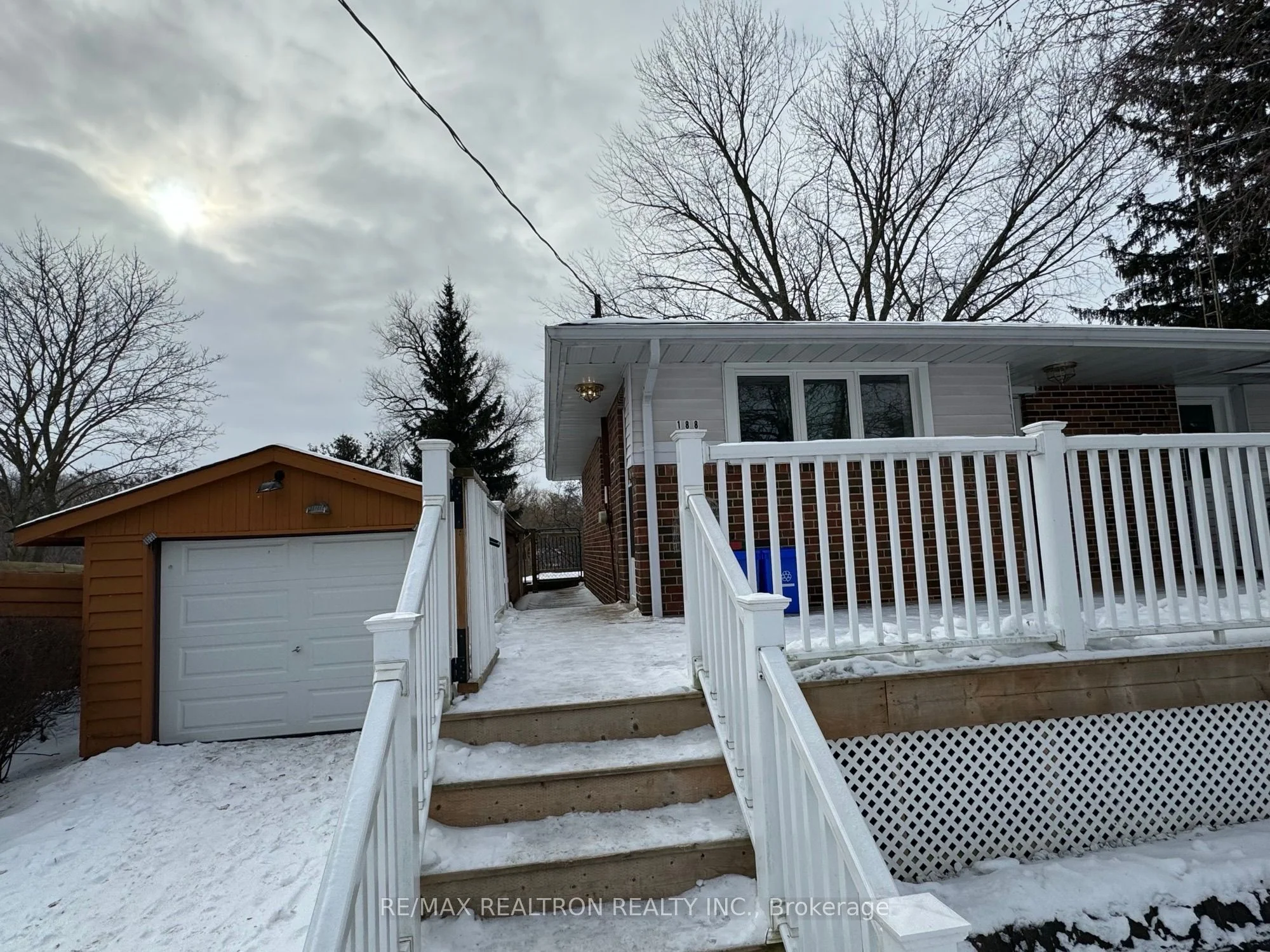 188 Parkview Crescent, Newmarket, ON L3Y 2C8