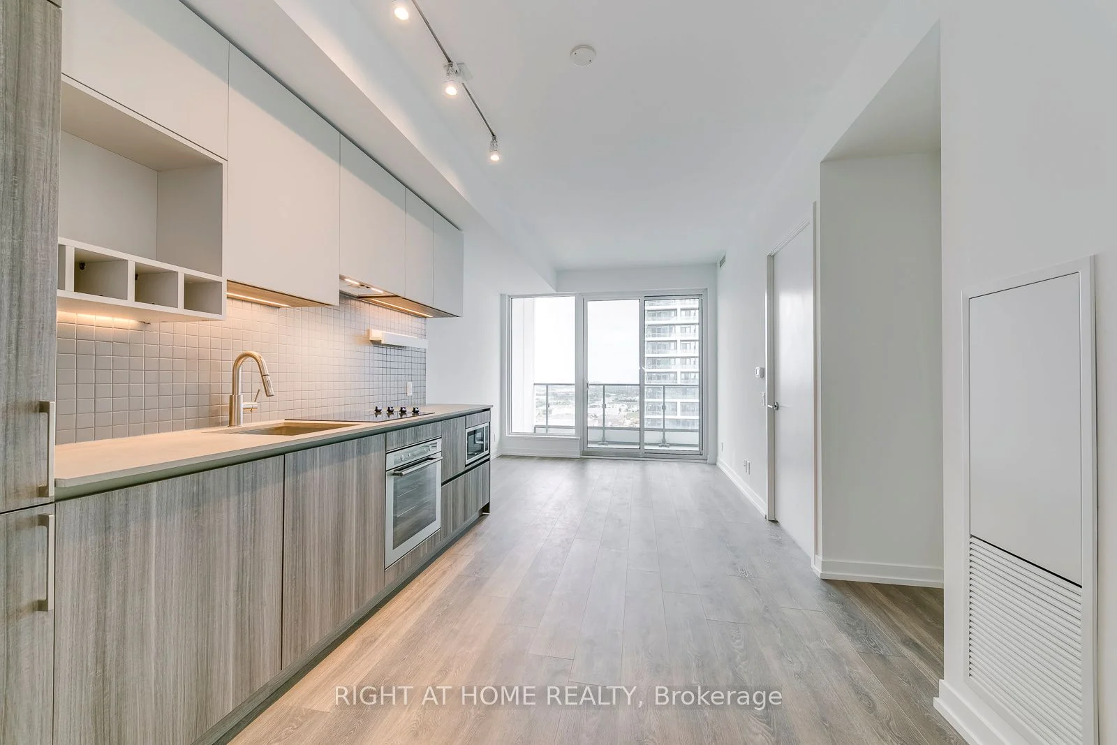 898 Portage Parkway 2608, Vaughan, On L4j 0j6