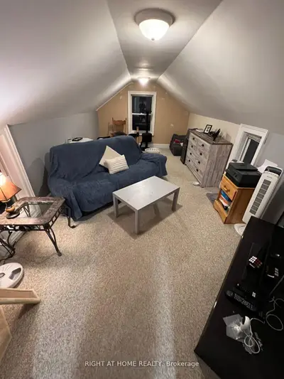 81 Wellington Street E C, Aurora, On L4g 1h7