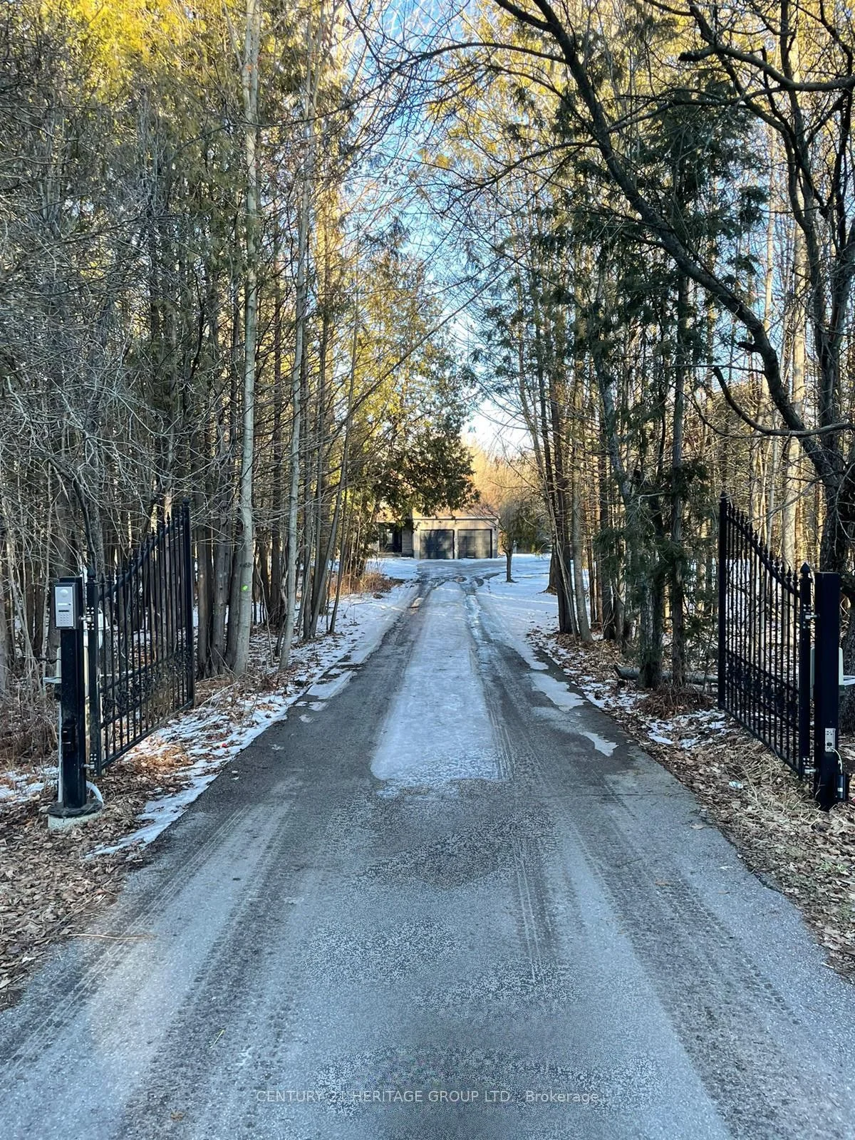 20605 Warden Avenue, East Gwillimbury, On L0g 1r0