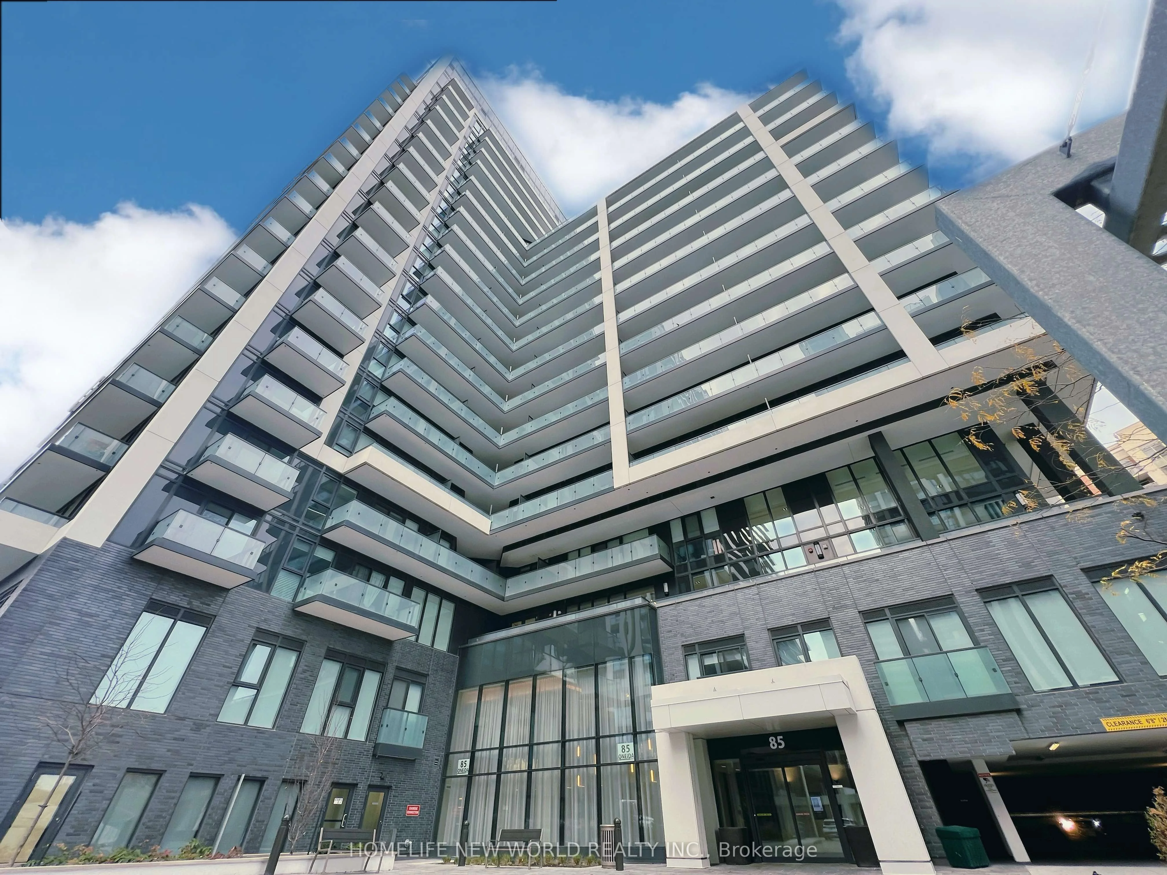 Condo Apartment in Richmond Hill