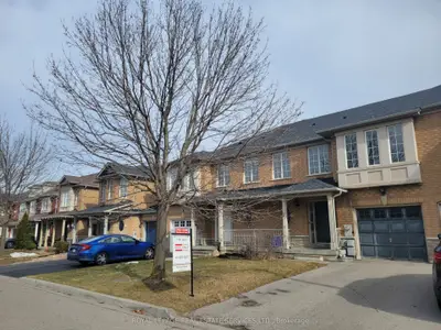 3 Moresby Street, Richmond Hill, ON L4B 4K9