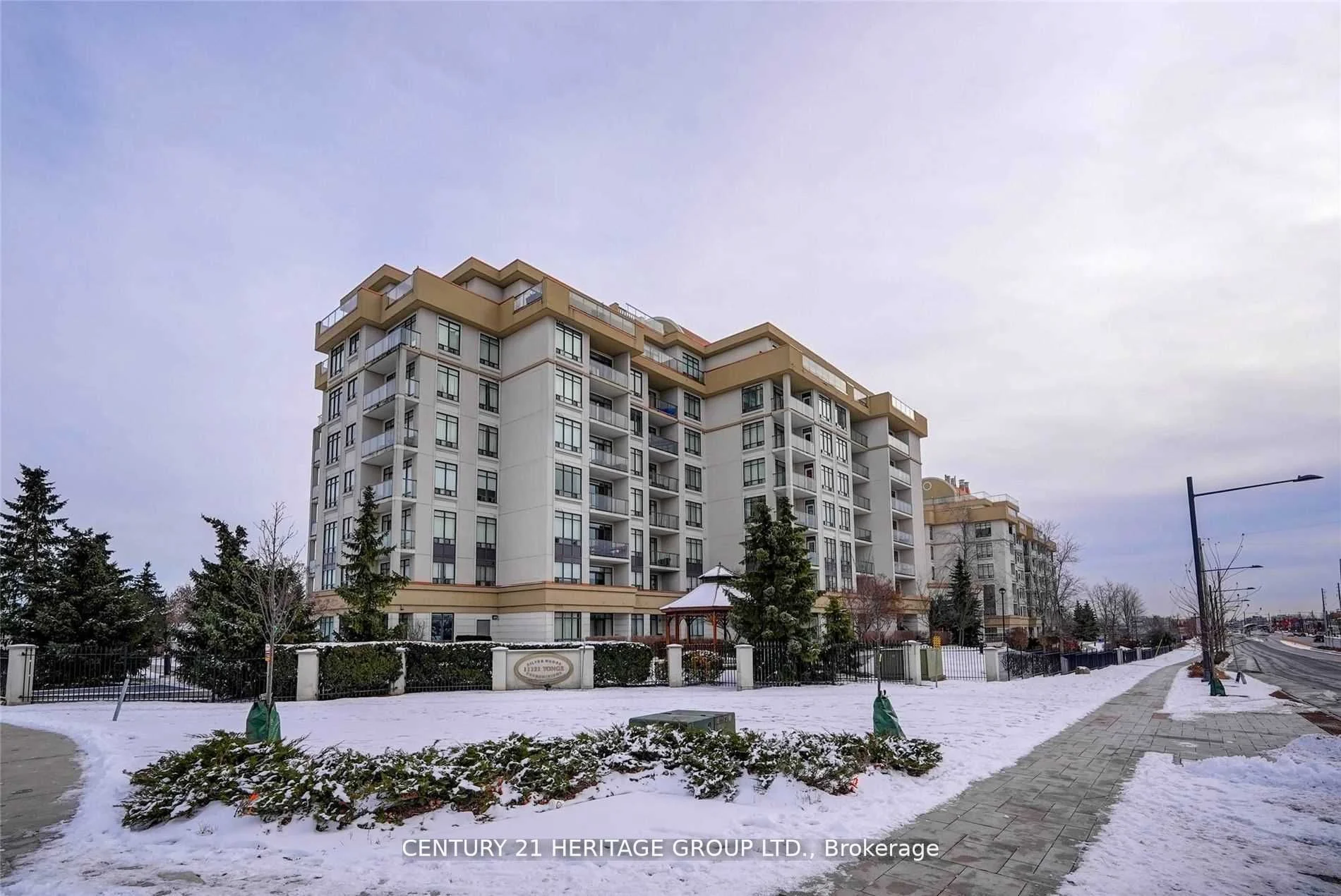 11121 Yonge Street 614, Richmond Hill, ON L4C 0S7