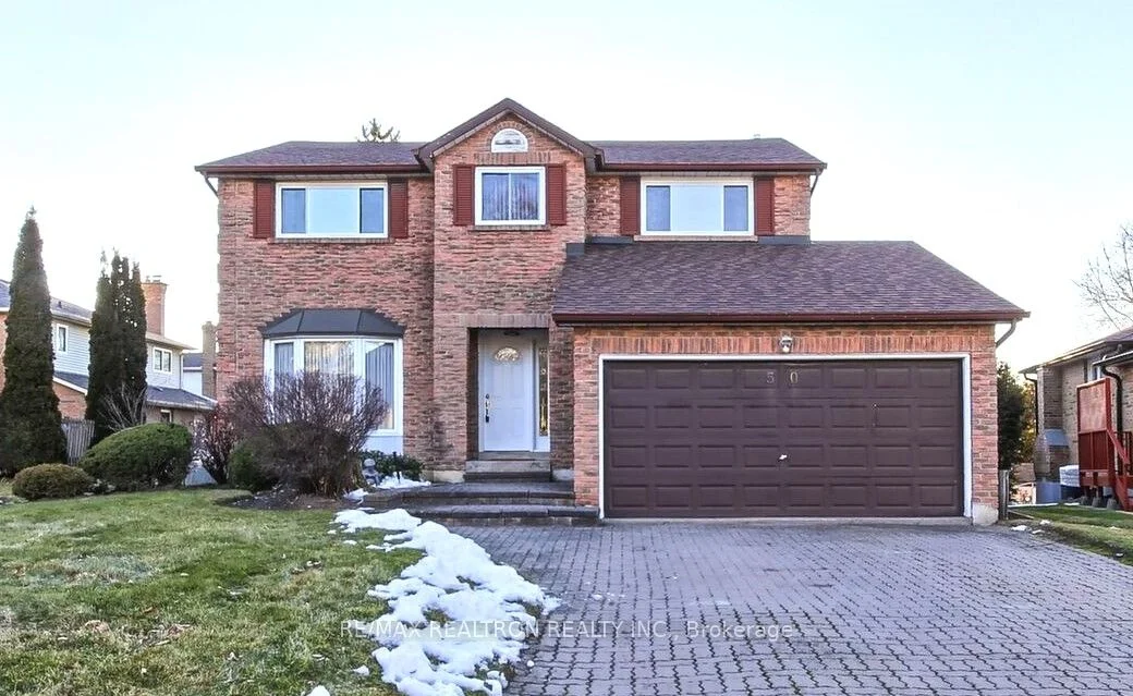 50 Howlett Avenue, Newmarket, On L3y 5s5
