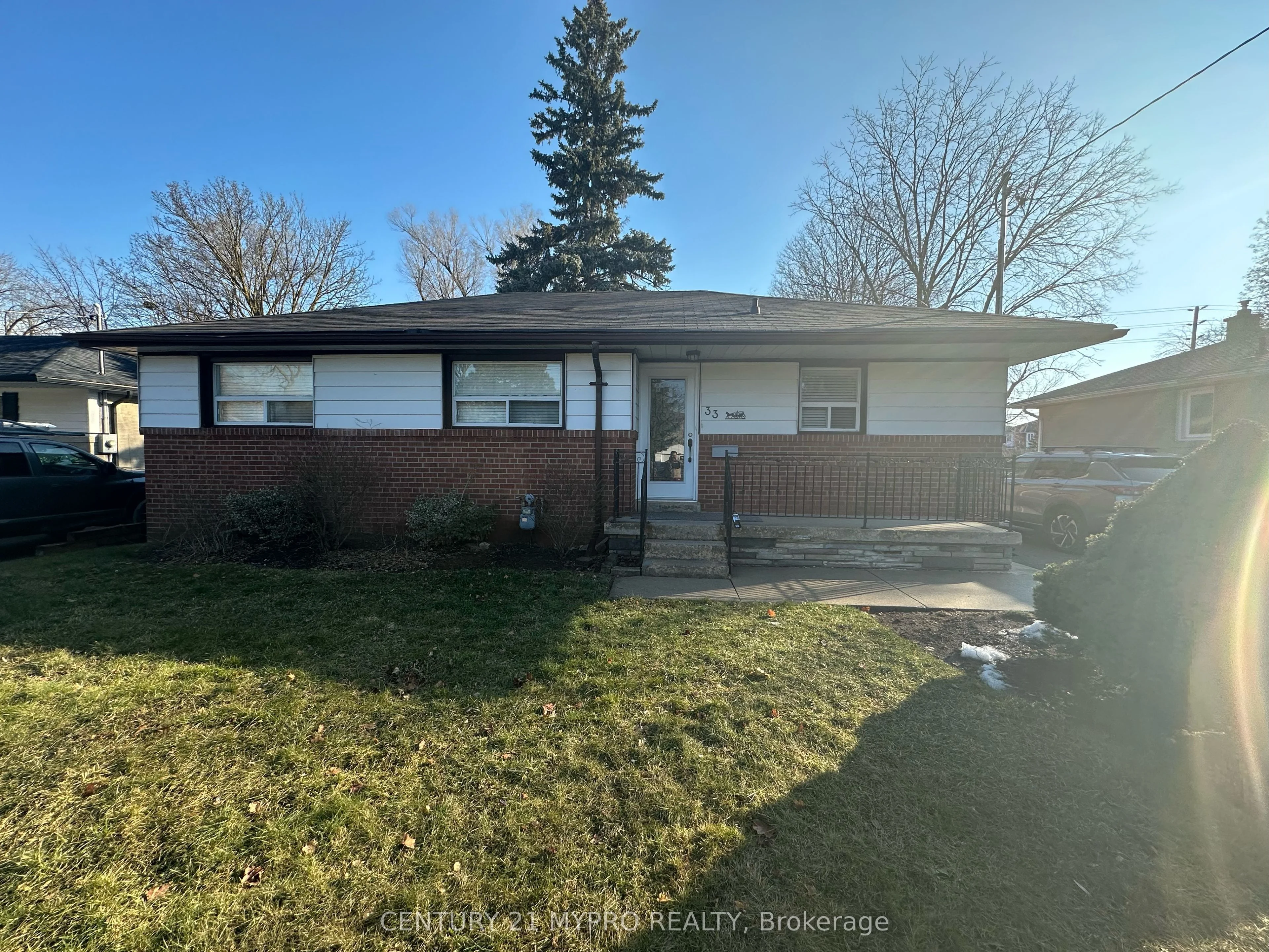 33 Tormore Drive Lower, Richmond Hill, ON L4C 3N3