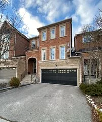 40 Carriage House Court, Richmond Hill, ON L4E 4V3