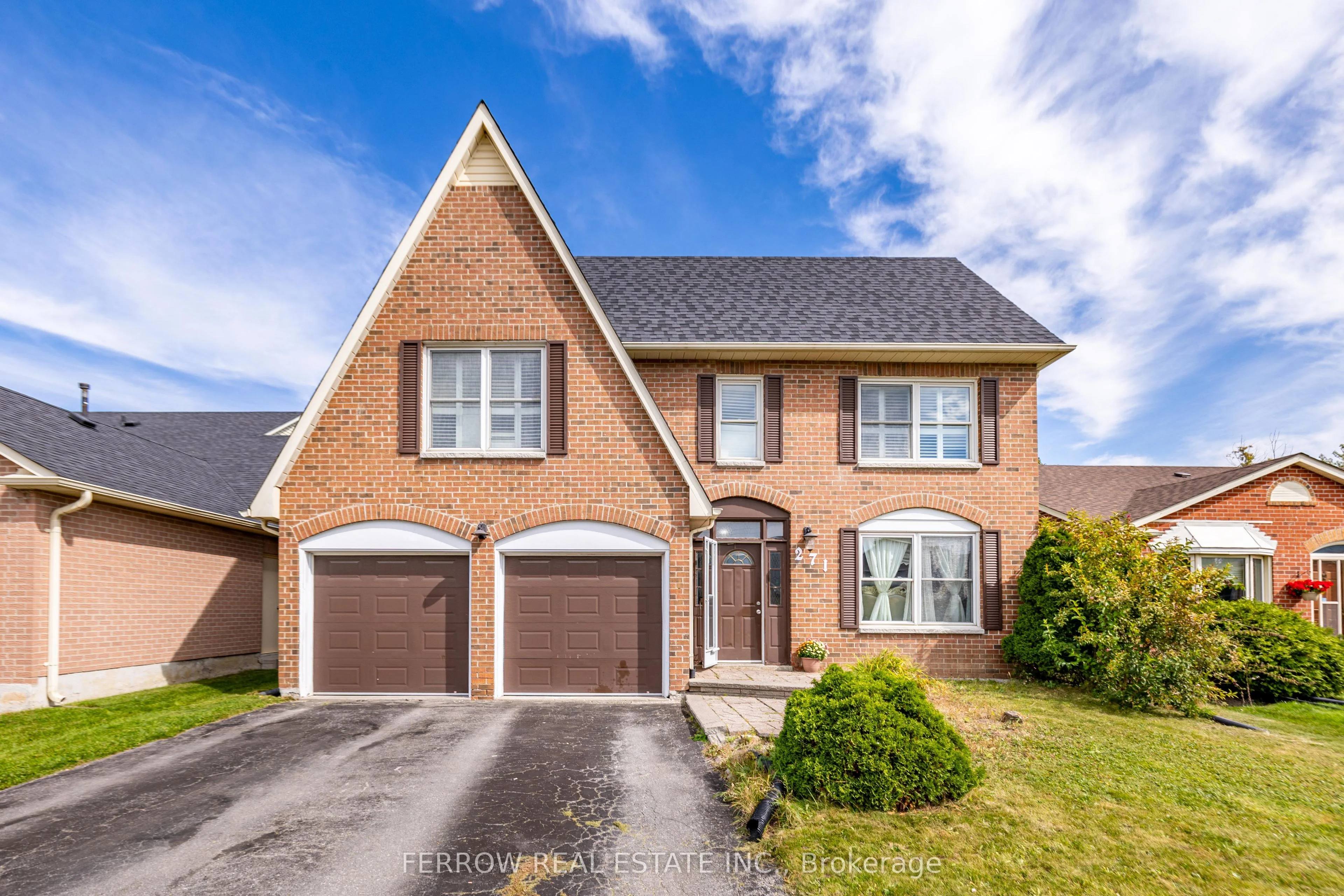271 Crossland Gate, Newmarket, On L3x 1b1