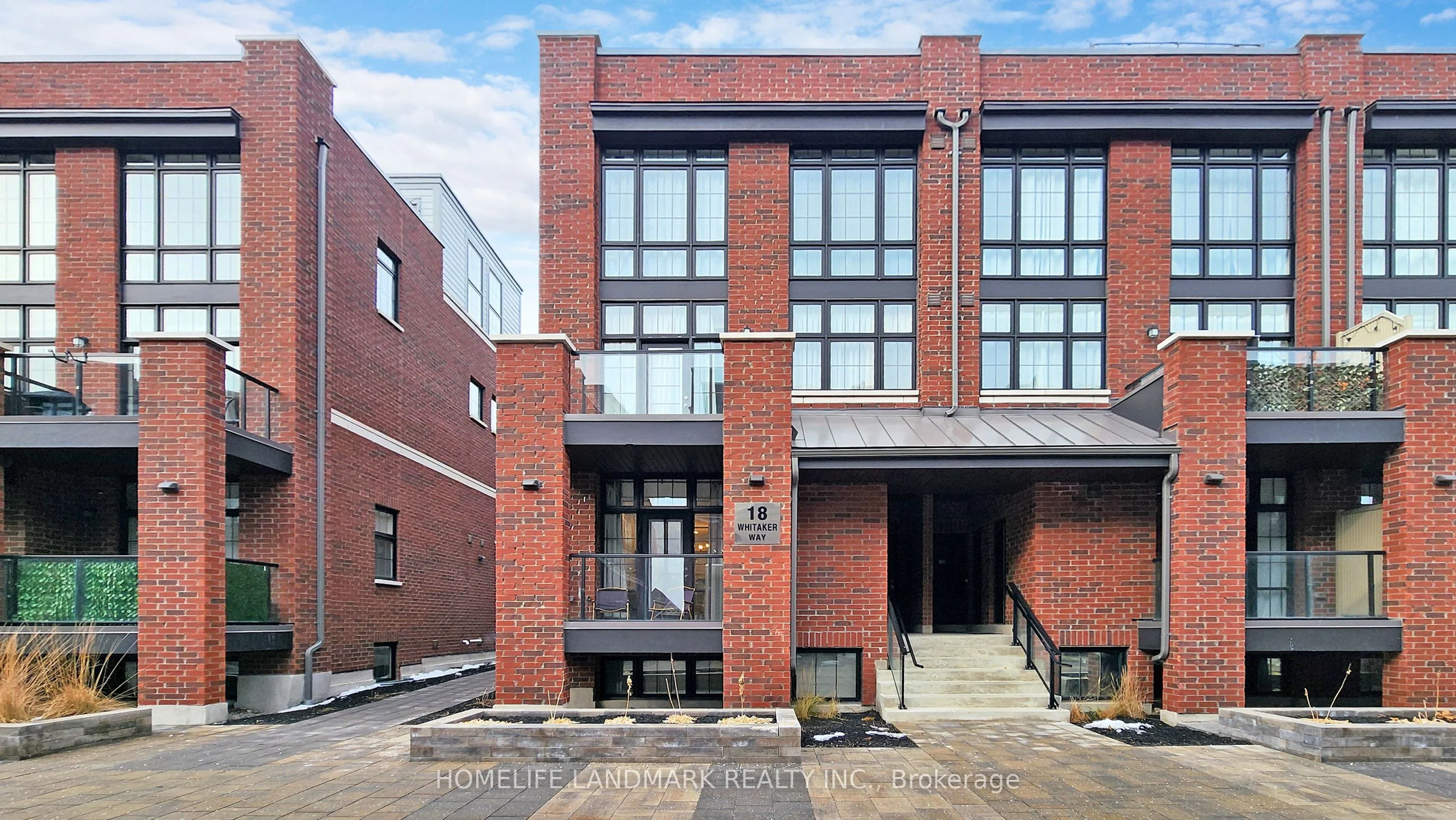18 Whitaker Way 250, Whitchurch-Stouffville, ON L4A 4T4