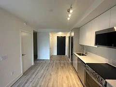 185 Deerfield Road 413, Newmarket, On L3y 0g7