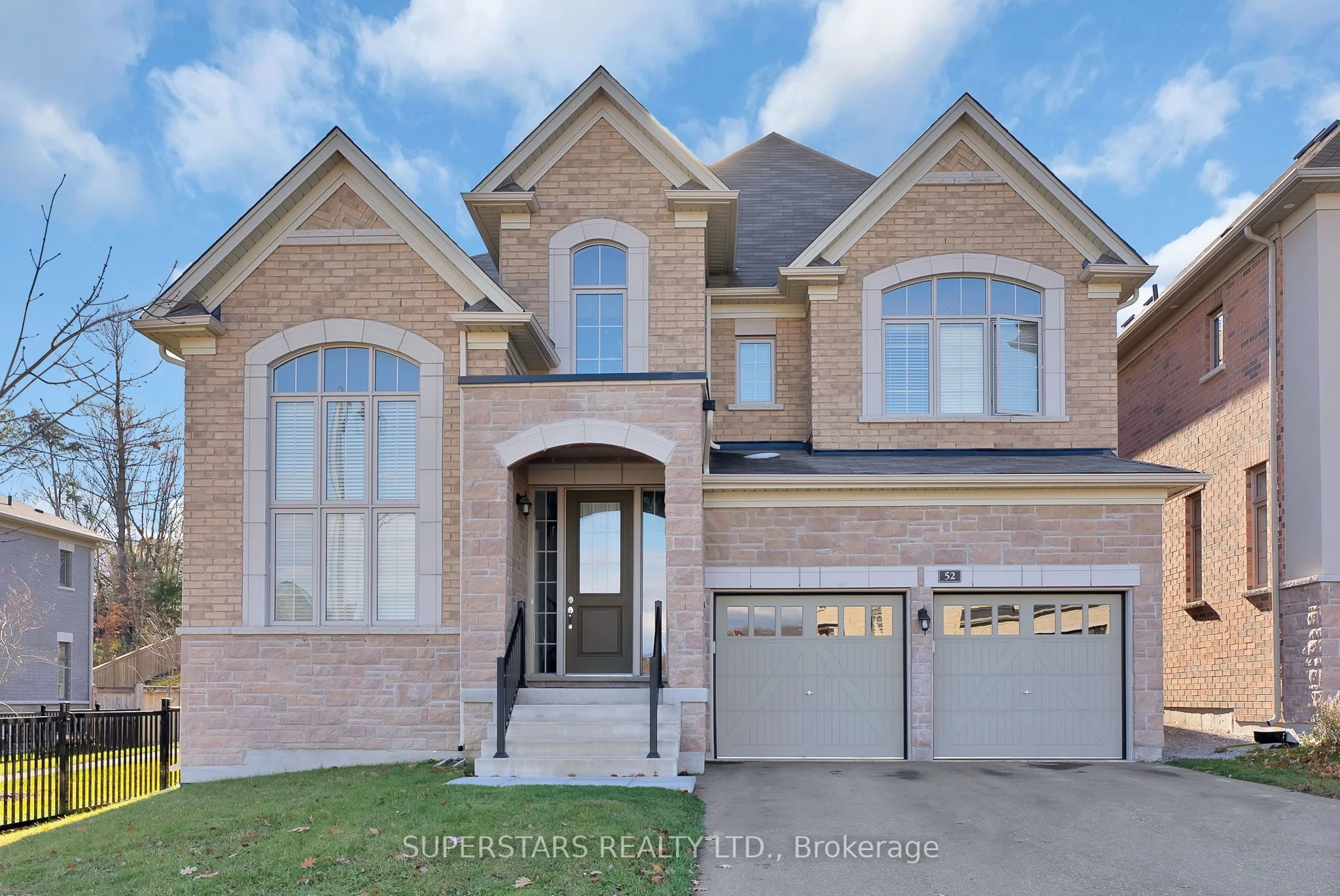 52 Forest Edge Crescent, East Gwillimbury, ON L9N 0S6