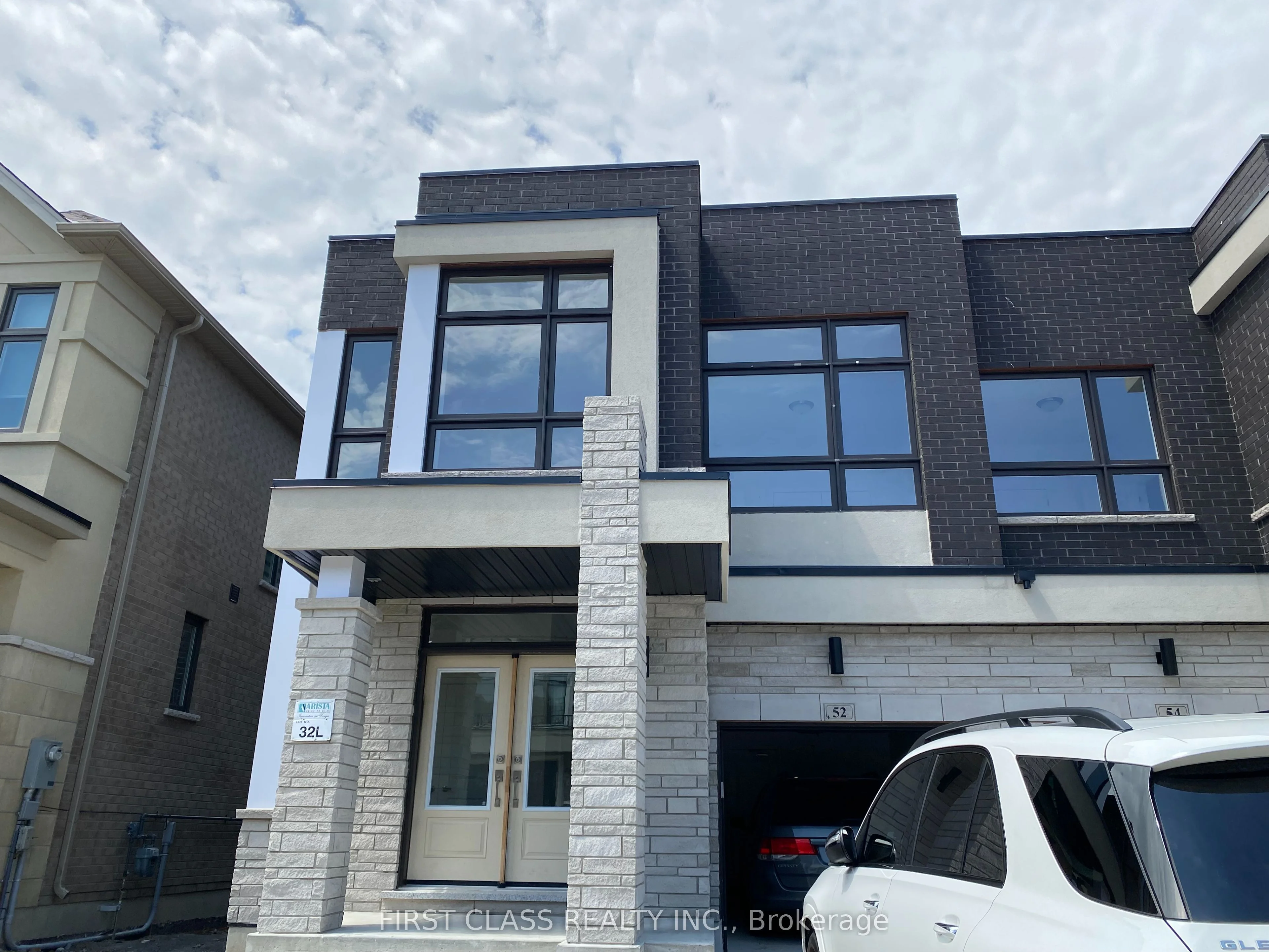52 Mallery Street, Richmond Hill, On L4s 0j1