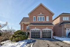 921 Best Circle, Newmarket, On L3x 2h8