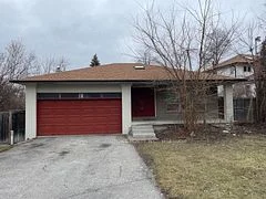 112 Hillsview Drive E, Richmond Hill, ON L4C 1T2
