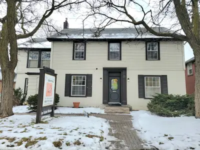25 Wellington Street E 2nd Fl, Aurora, ON L4G 1H4