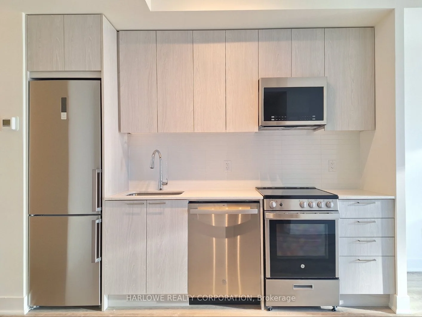 185 Deerfield Road 602, Newmarket, On L3y 0g7